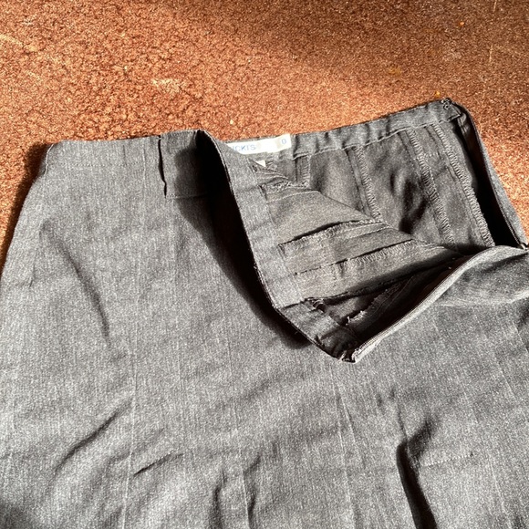 Pleated knee-length skirt - Picture 6 of 6